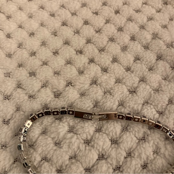 Simulated Black & White Diamond Tennis Bracelet in Silvertone (8 in) 7.9… - Picture 6 of 16